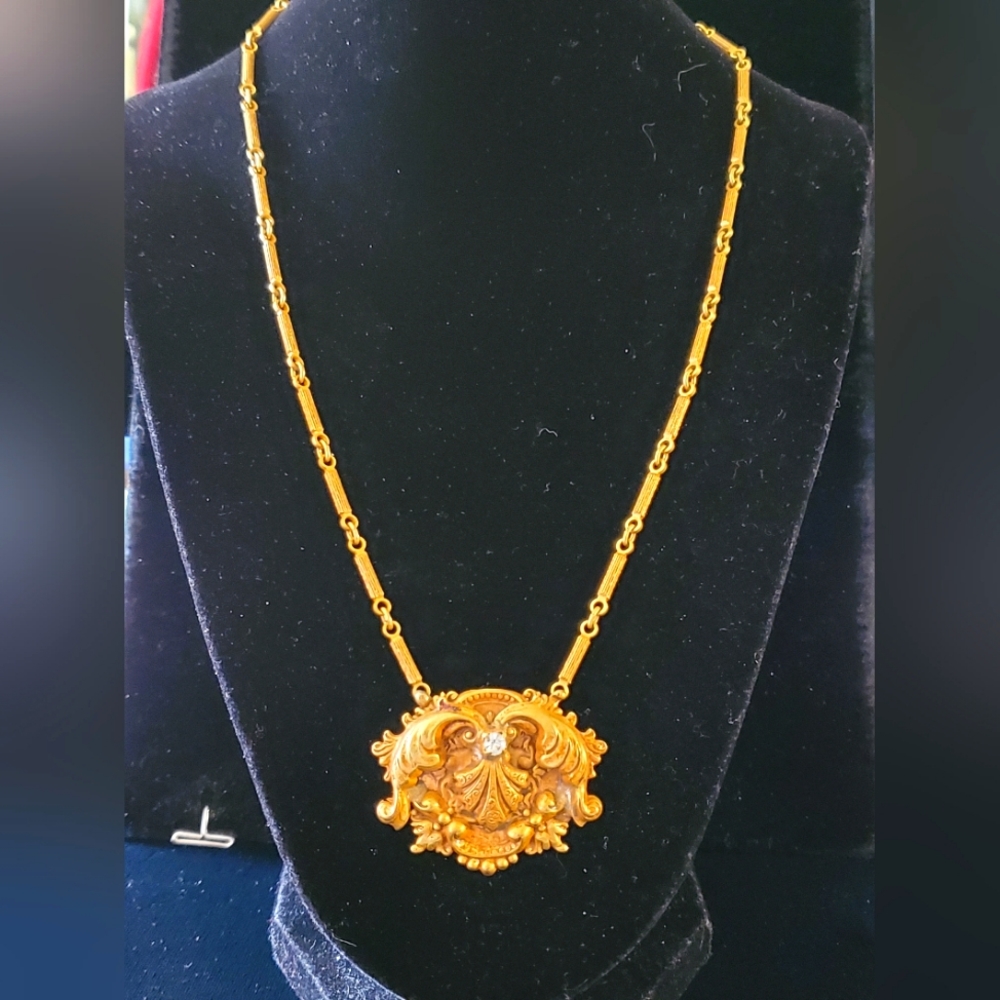 Art Nouveau Style Feather and Shell Repousse Necklace Vintage